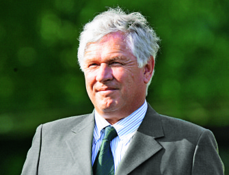 Reiter in Sorge vor dem Wolf