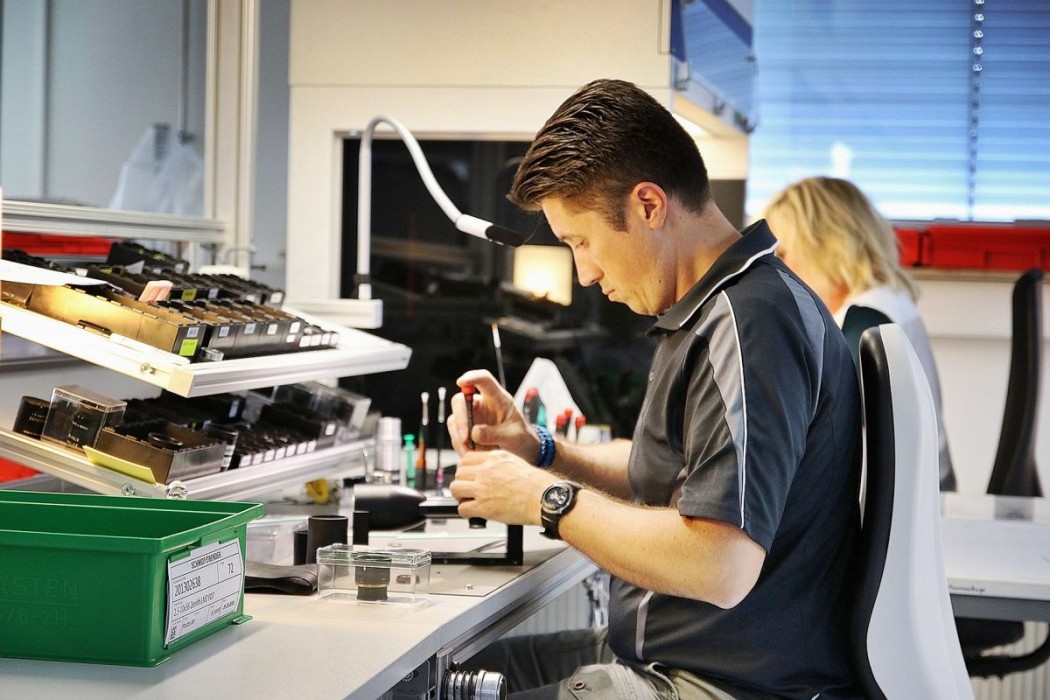 Montage eines 2,5-10×56 Zenith ©Schmidt&Bender