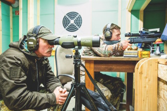 Wer schießt besser? Jäger gegen Scharfschütze