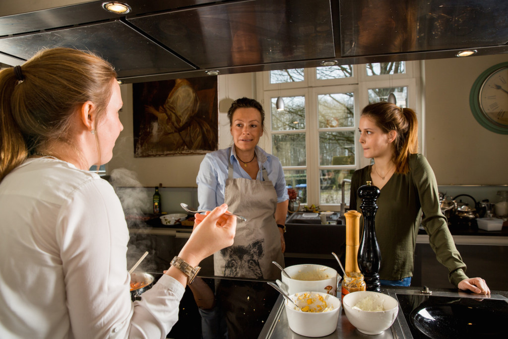 Alice Schwarzers Alptraum: ￼￼Kochen darf (auch Frauen) ruhig Spaß machen. ©Pauline von Hardenberg