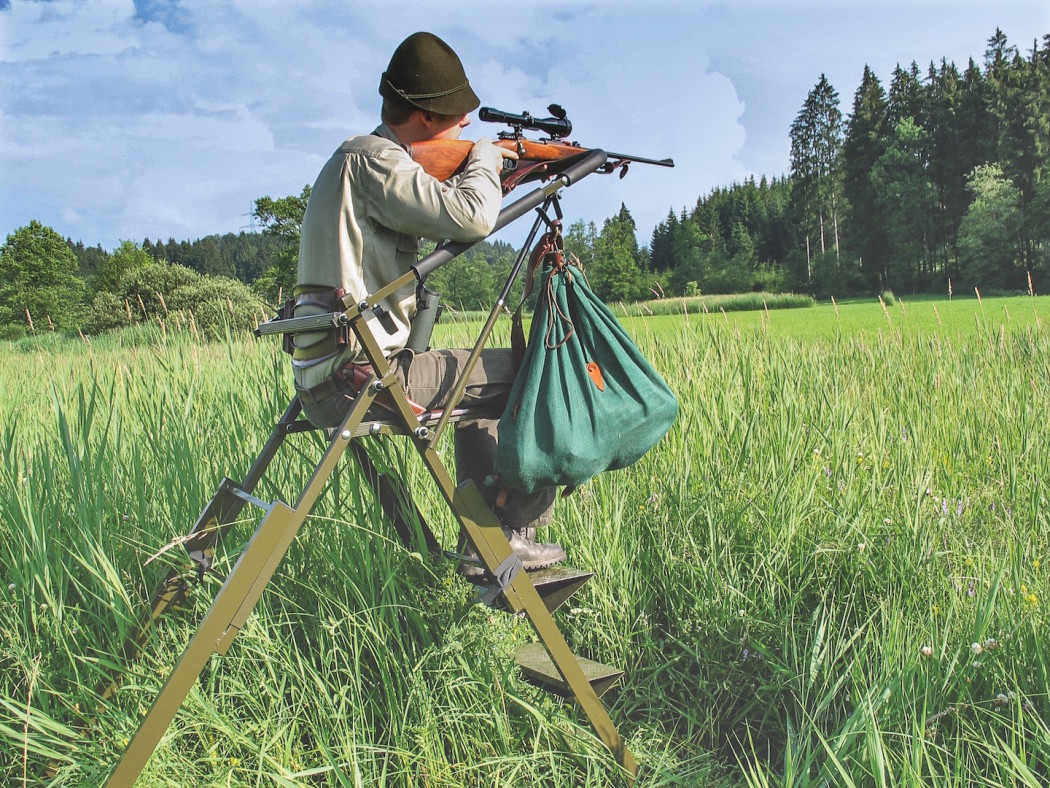 Alu-Klappstuhl „Anblick“ von Knobloch: ein vielseitig einsetzbarer Revierhelfer wenn’s gilt, sogenannte Brandherde zu löschen. ©Frank Heil