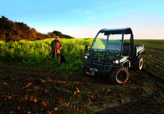 Grüner Allradblitz – Der John Deere Gator XUV