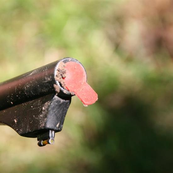 Dreck im Lauf ist mit dem Barrel Protection Plug ein Ding der Vergangenheit. Der Propfen aus Plastik hält den Lauf rein und den sicheren Schuss möglich.