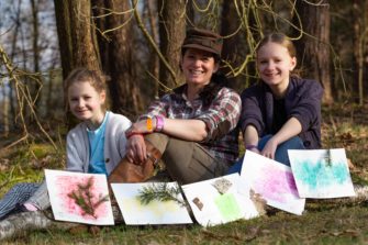 Waldpädagogik – Rindenbilder basteln mit Nettis Naturkindern