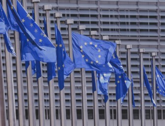 Jäger in Europa zeigen Flagge