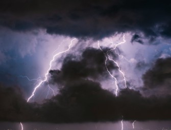 Sommergewitter auf dem Ansitz – was ist zu tun?