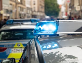 Waffenrecht verletzt? Frau bringt Waffen zur Polizei und kassiert eine Anzeige