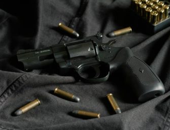 Waffen liegen offen herum: Jäger klagt gegen Beschlagnahmung