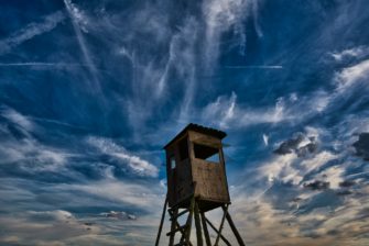 Hochsitz beschädigt: Jugendlicher zerstört Ansitz aus Langeweile