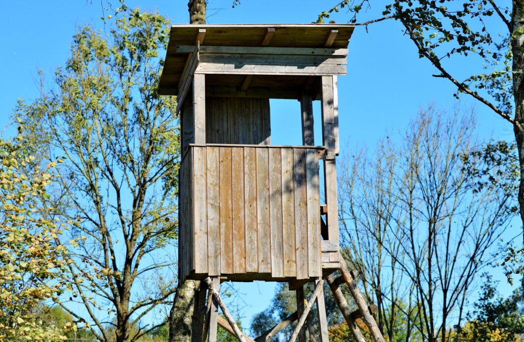 hunter-seat-2819602_1920