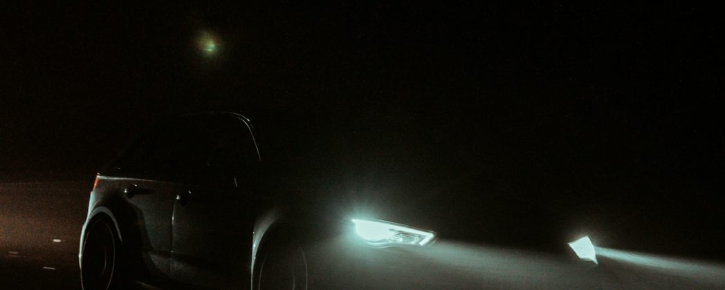 Wildunfall mit tödlichen Folgen: Auto geht in Flammen auf