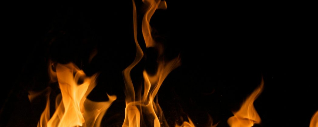 Waldbrand durch Hochsitz? Feuerwehr verhindert Schlimmeres